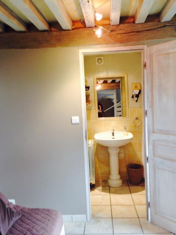 Le Vieux Chateau Bed & Breakfast Leynes Eksteriør bilde